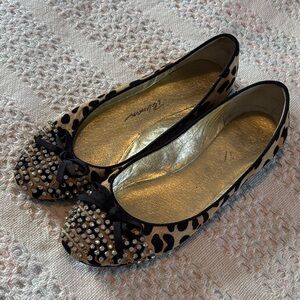 Beverly Feldman calf hair leopard print flats w/ black bow & rhinestones  sz 8.5